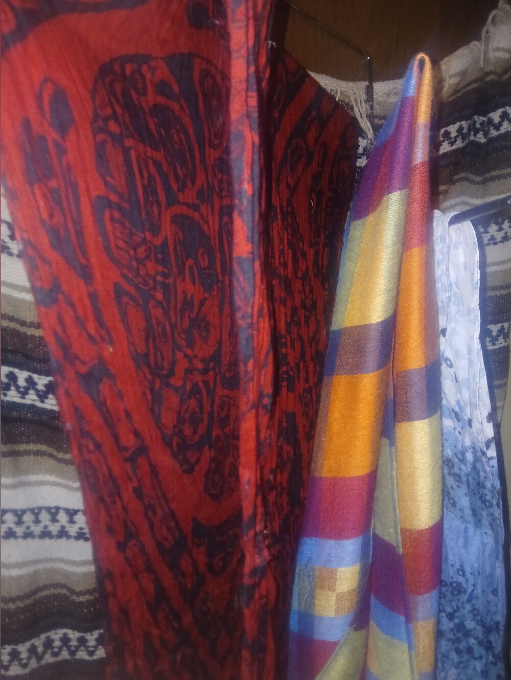 Lot of 4 complete circle Scarffs  3 overside one regular